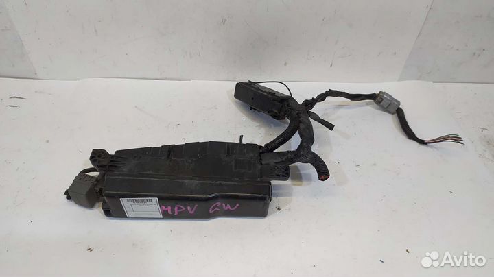 Блок предохранителей, реле под капот mazda MPV LW