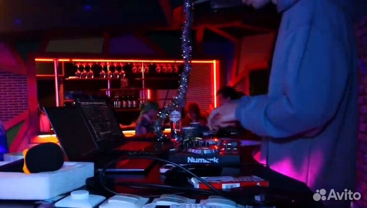 Диджей, звукорежиссёр