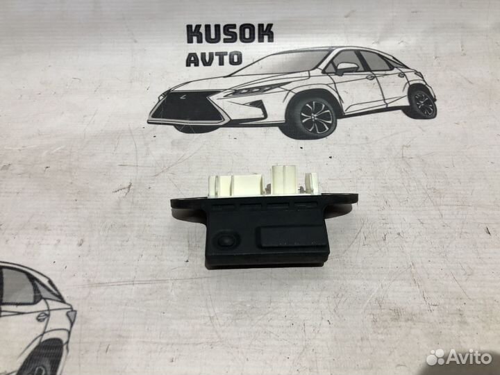 Кнопка открывания крышки багажника Lexus Nx