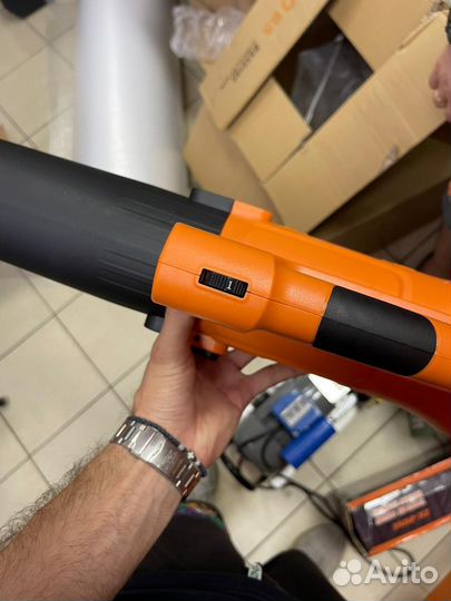 Воздуходувка на батарейках