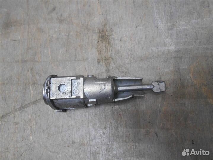 Личинка замка двери от Skoda Octavia (A5 1Z) 200