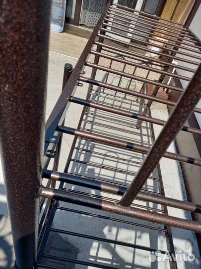 Кровать двухьярусная