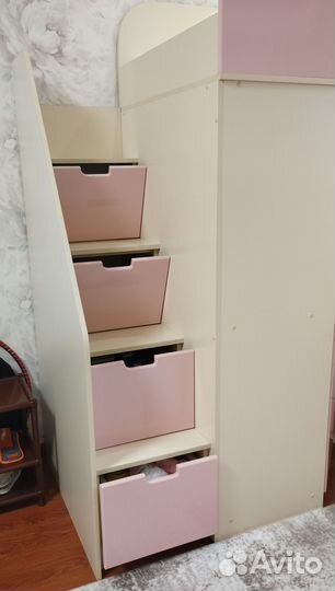 Детская кровать чердак со столом и шкафом