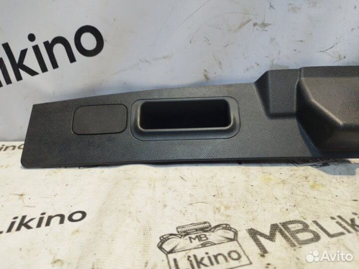 Накладка замка багажника Mercedes Gl X164