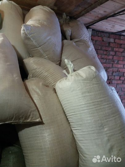 Опилки в мешках