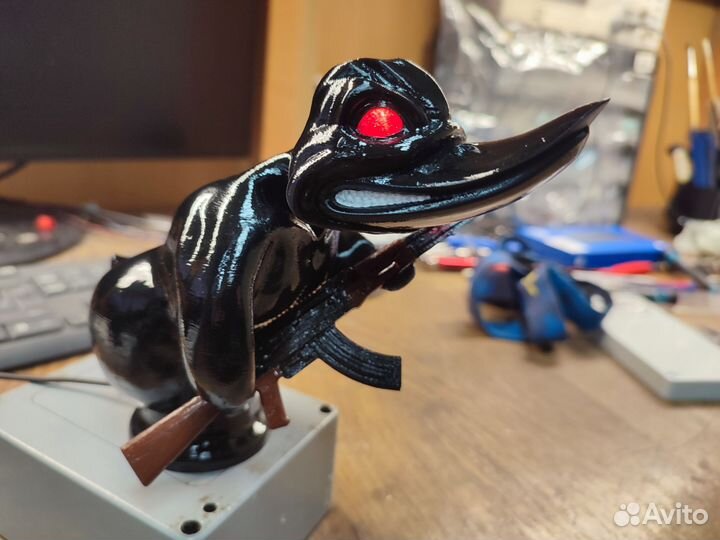 Злая утка с подсветкой глаз и пепла