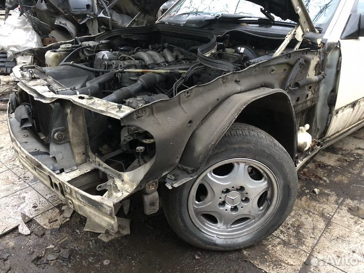 Четверть передняя левая лонжерон стакан Мерседес