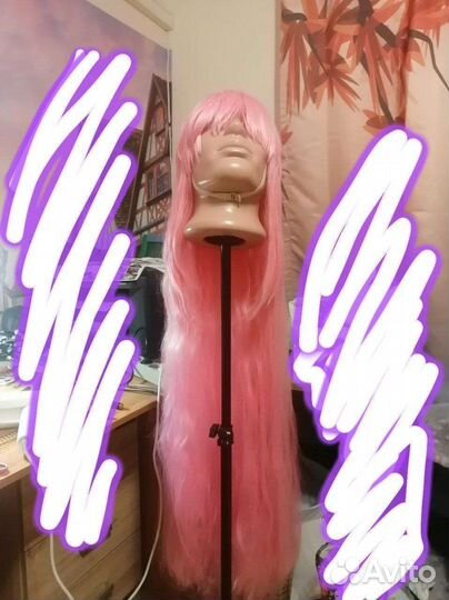 Длинный розовый парик