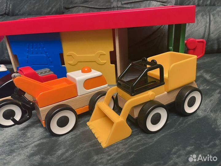 Парковка заправка IKEA с машинками