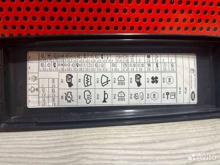 Крышка блока предохранителей Land Rover Range