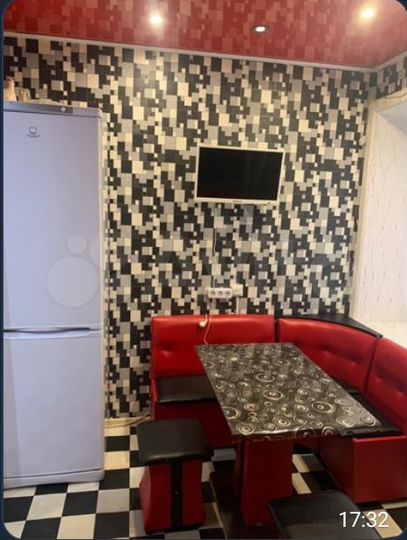 2-к. квартира, 48 м², 1/9 эт.