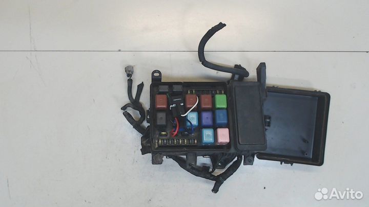 Блок предохранителей Toyota Land Cruiser (100) , 2