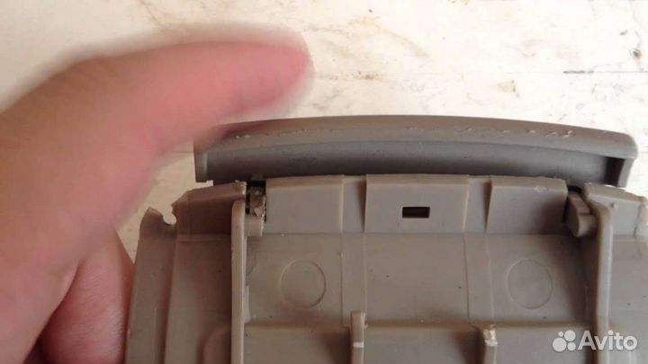 Кнопка крышки подлокотника Ауди а4 б6 б7