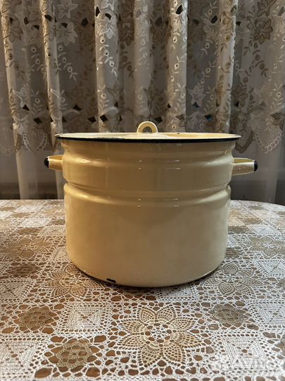 Эмалированная кастрюля