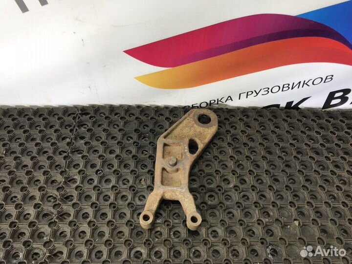 Кронштейн переднего амортизатора Man F90