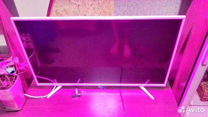 Телевизор hyundai H-LED39R403ST2