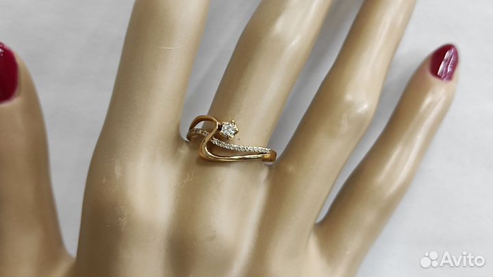 Кольцо из розового золота с фианитами