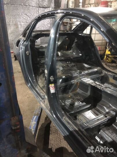 Центральная стойка правая audi A4 b8