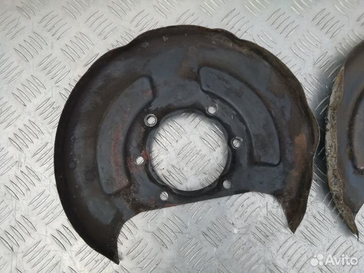 Пыльник тормозного диска Nissan Patrol K160 / K260