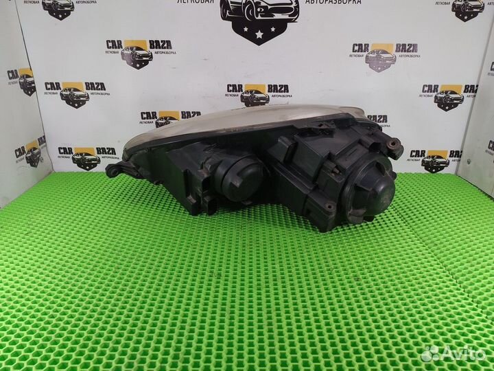 Фара правая R Volkswagen Jetta