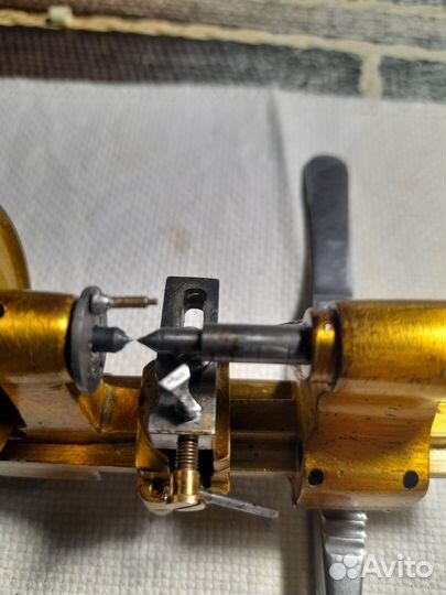 Часовой токарный станок