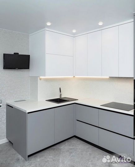 Маленькая компактная кухня на заказ