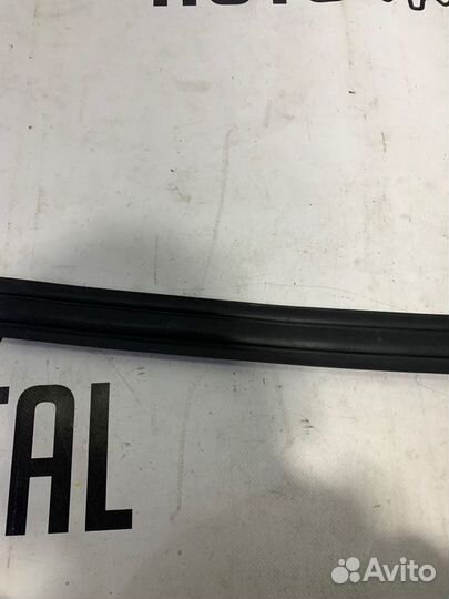 Уплотнитель кузова правый Toyota Rav4 A40 3ZR 2018