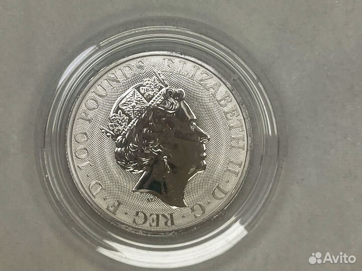 Платиновая монета Звери Королевы