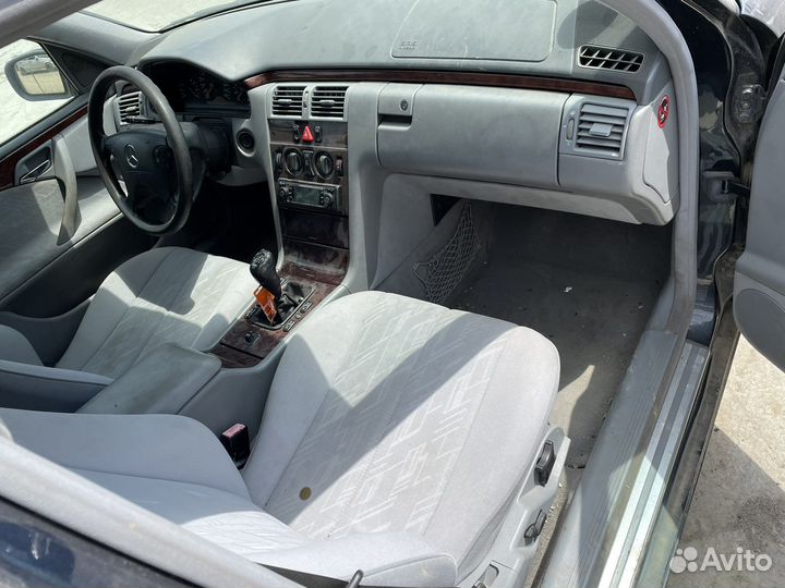 Мерседес Е 210 на запчасти