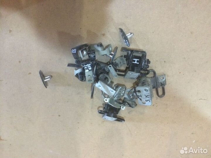 Петли и крепления кузова Skoda Octavia A4