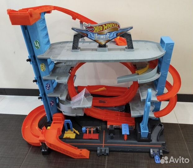 Hot wheels трек гараж акула