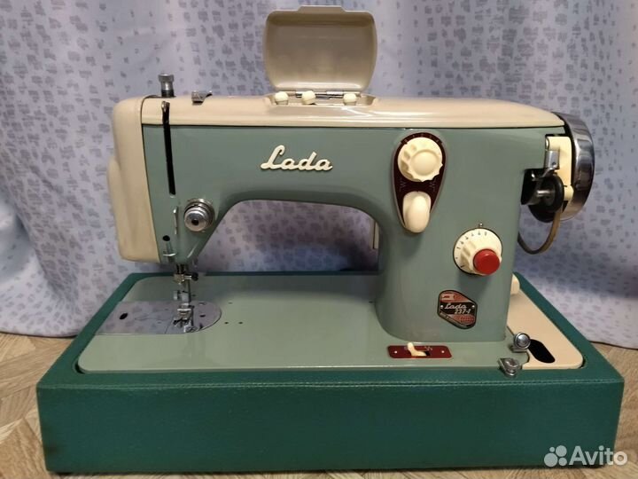 Швейная машина Лада 237-1, чешская