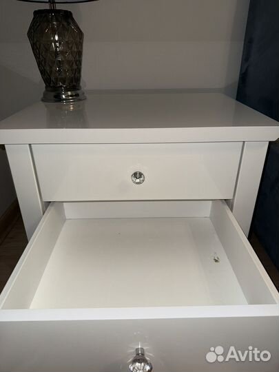 Тумбочка прикроватная