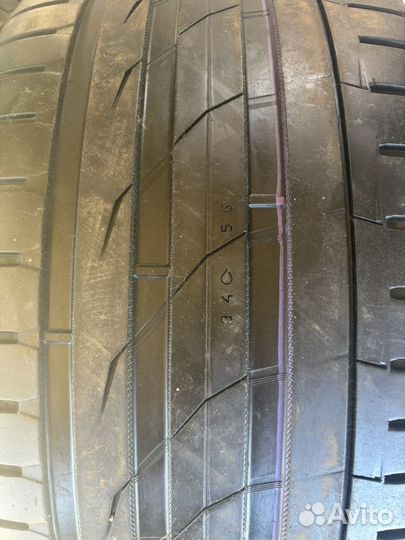 Nokian Tyres Hakka Black SUV 295/35 R21