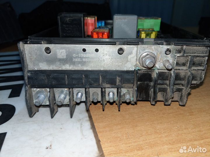 Блок реле под капот фольксваген джетта 5