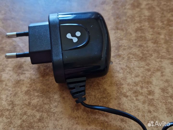 Сетевое зарядное устройство для мобильных