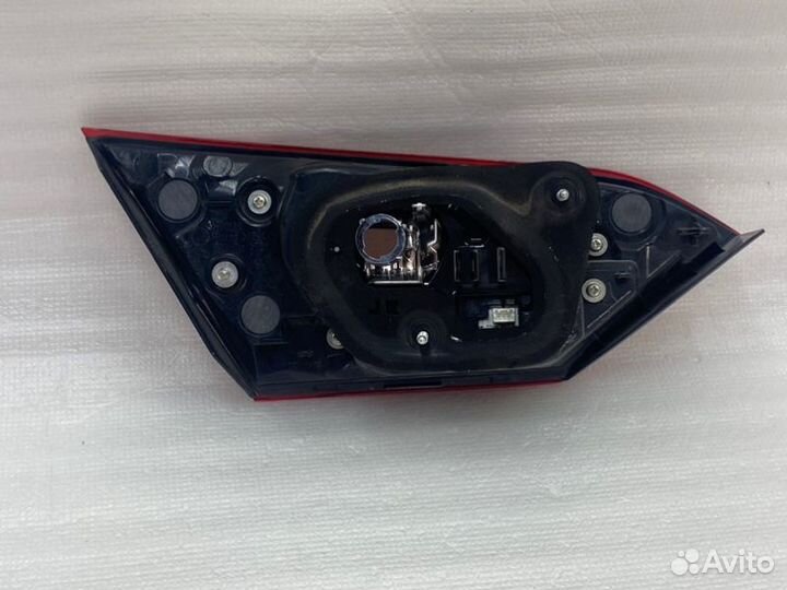 Фонарь внутренний задний правый Toyota Camry