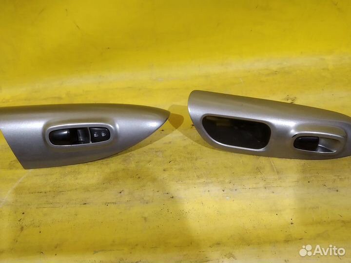 Кнопка стеклоподъемника Nissan Juke ниссан жук