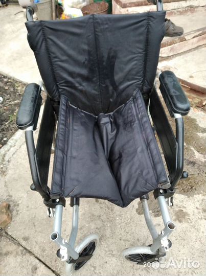 Кресло коляска для инвалидов