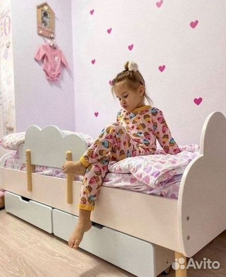 Детская кровать со столом