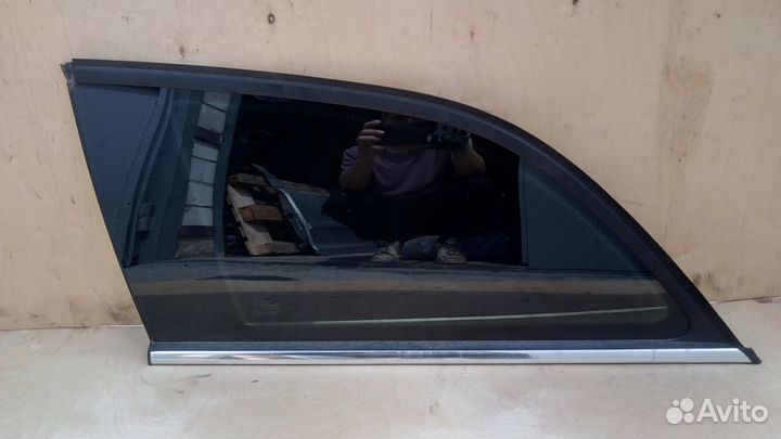 Стекло левое в крыло на Опель Вектра Ц Универсал