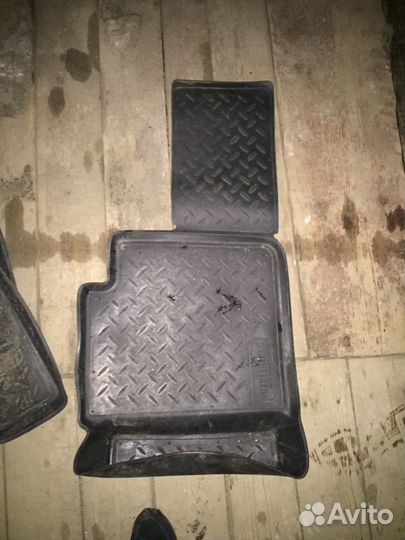 Автомобильные коврики резиновые
