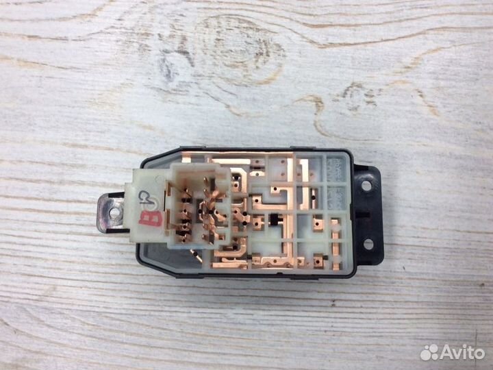 Переключатель регулировки зеркала Hyundai Creta