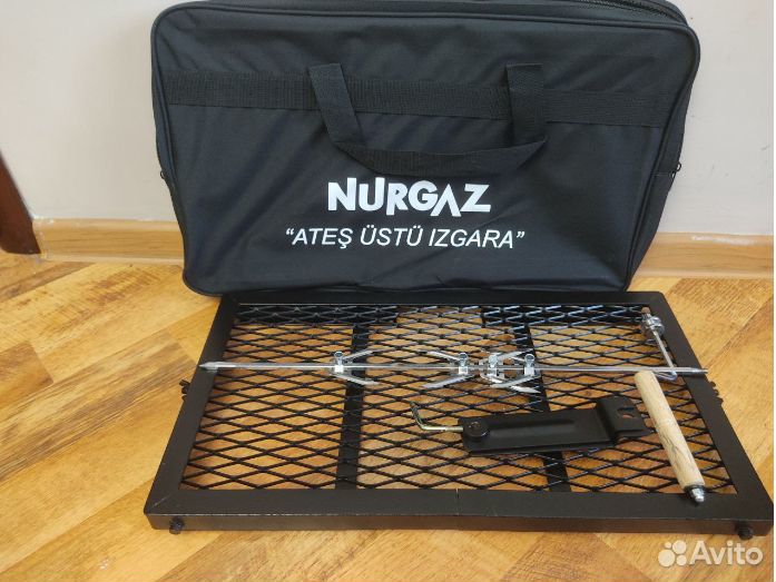 Гриль на огне с вертелем