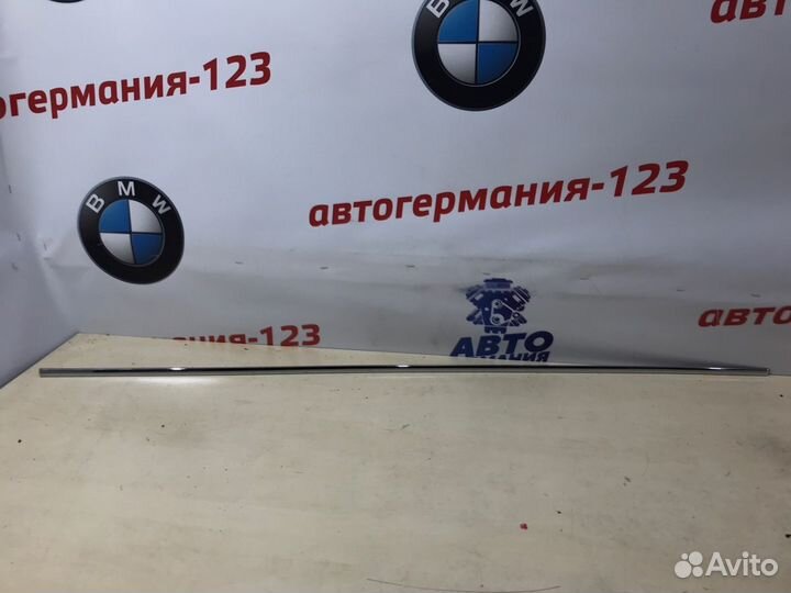 Молдинг двери передний правый Mercedes C200 W204