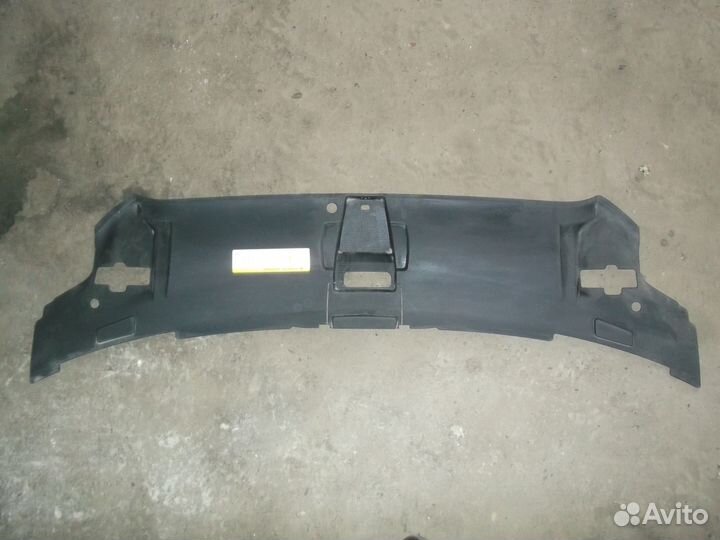 Audi A8 накладка бампера под капотом