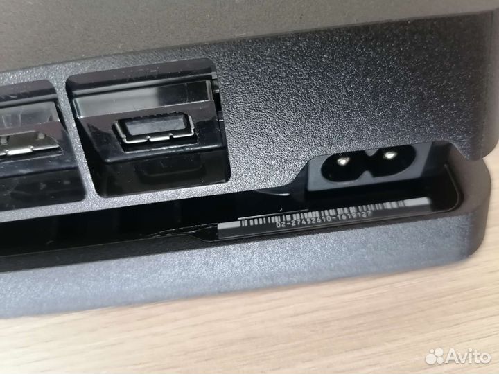 PS4 Slim 1Tb+2джоя, классные игры