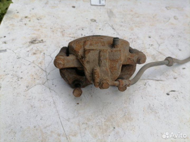 Суппорт тормозной передний правый Nissan Primera