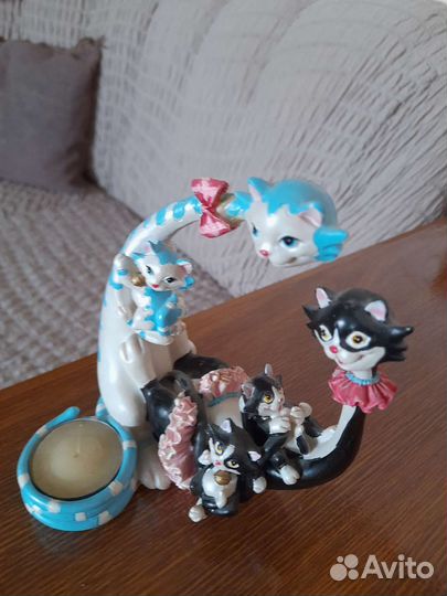 Статуэтка негритянка и семейство котиков