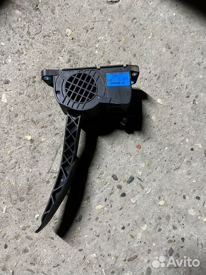 Электронная педаль газа priora